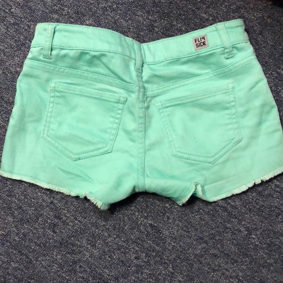 Flip side reversible mint shorts size 5 - Picture 2 of 4